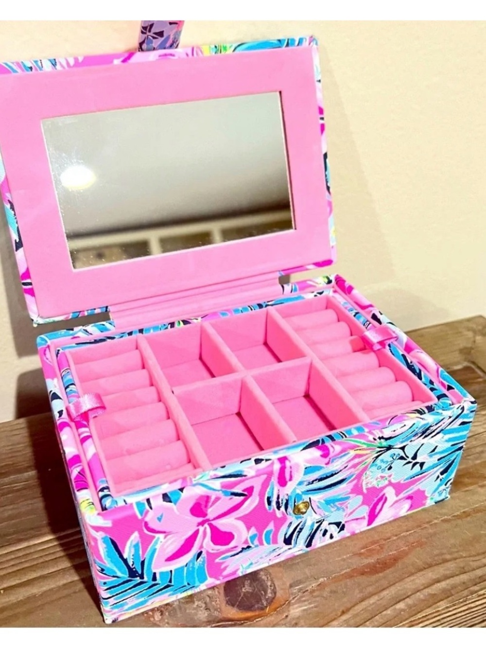 NWT—-Lilly Pulitzer Cockatoo Pretty in Pink Jewelry Box - Picture 3 of 8